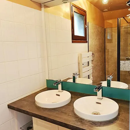 Riviere Et 4 Etoiles - Auvergne - Cantal Su Valette