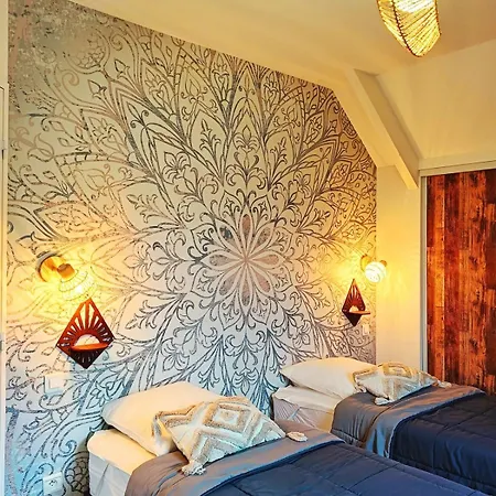 Riviere Et 4 Etoiles - Auvergne - Cantal Su Valette