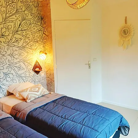 Riviere Et 4 Etoiles - Auvergne - Cantal Su